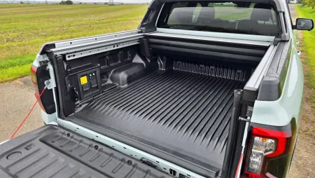 test-ford-ranger-stormtrak-2-3-ecoboost-phev-2025-20