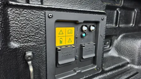 test-ford-ranger-stormtrak-2-3-ecoboost-phev-2025-21