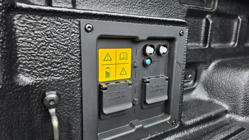 test-ford-ranger-stormtrak-2-3-ecoboost-phev-2025-21