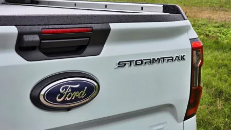 test-ford-ranger-stormtrak-2-3-ecoboost-phev-2025-23