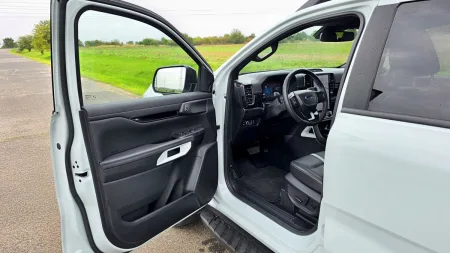 test-ford-ranger-stormtrak-2-3-ecoboost-phev-2025-24