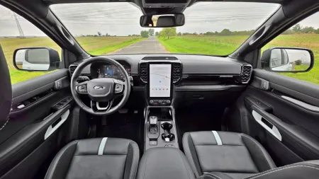 test-ford-ranger-stormtrak-2-3-ecoboost-phev-2025-27