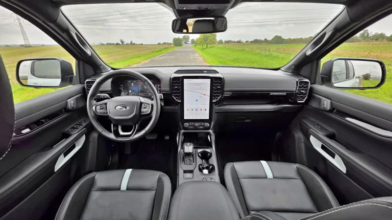 test-ford-ranger-stormtrak-2-3-ecoboost-phev-2025-27