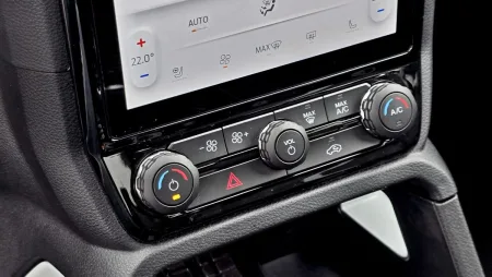 test-ford-ranger-stormtrak-2-3-ecoboost-phev-2025-29