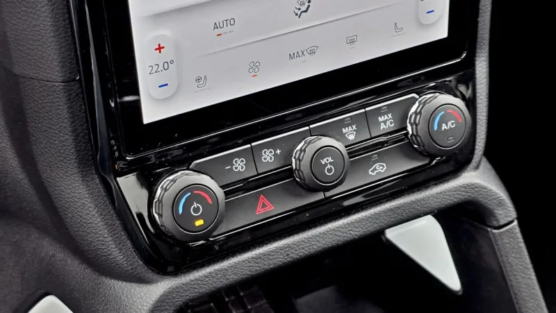 test-ford-ranger-stormtrak-2-3-ecoboost-phev-2025-29