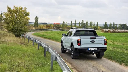 test-ford-ranger-stormtrak-2-3-ecoboost-phev-2025-3