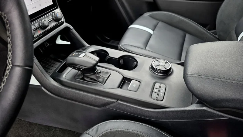 test-ford-ranger-stormtrak-2-3-ecoboost-phev-2025-30