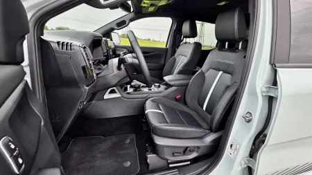 test-ford-ranger-stormtrak-2-3-ecoboost-phev-2025-32