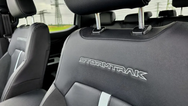 test-ford-ranger-stormtrak-2-3-ecoboost-phev-2025-33