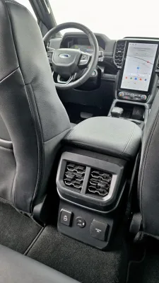 test-ford-ranger-stormtrak-2-3-ecoboost-phev-2025-36