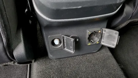 test-ford-ranger-stormtrak-2-3-ecoboost-phev-2025-37