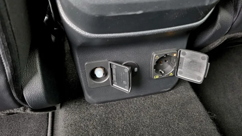 test-ford-ranger-stormtrak-2-3-ecoboost-phev-2025-37