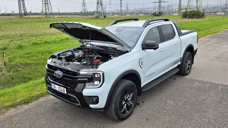 test-ford-ranger-stormtrak-2-3-ecoboost-phev-2025-38