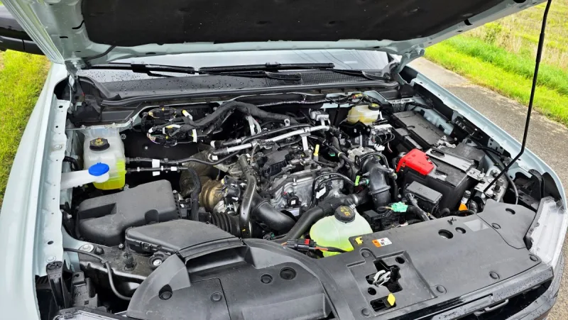 test-ford-ranger-stormtrak-2-3-ecoboost-phev-2025-39