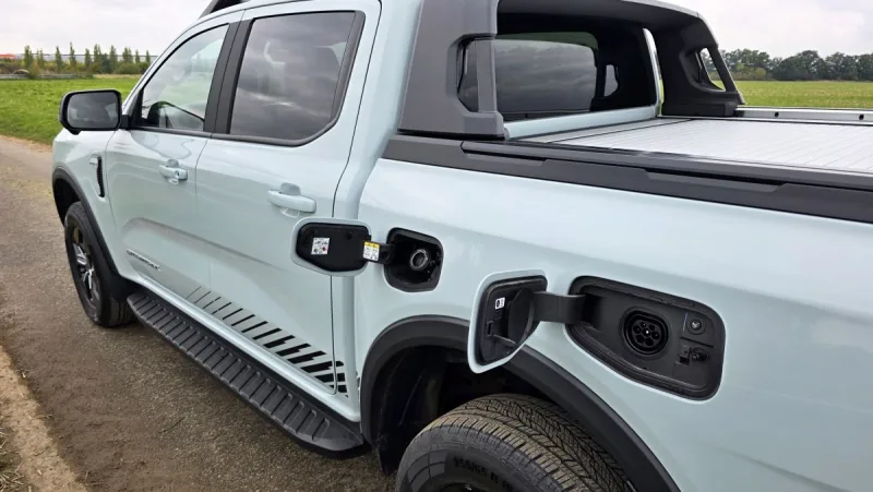 test-ford-ranger-stormtrak-2-3-ecoboost-phev-2025-4