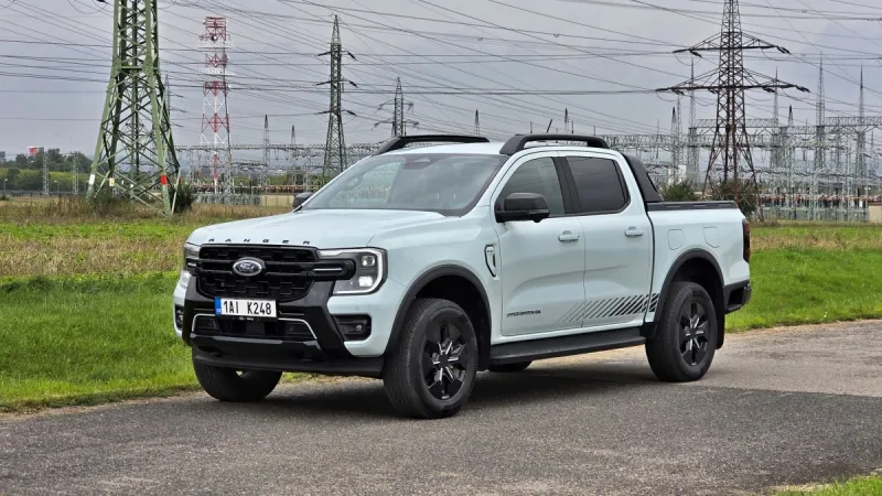 test-ford-ranger-stormtrak-2-3-ecoboost-phev-2025-6