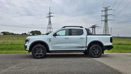 test-ford-ranger-stormtrak-2-3-ecoboost-phev-2025-7
