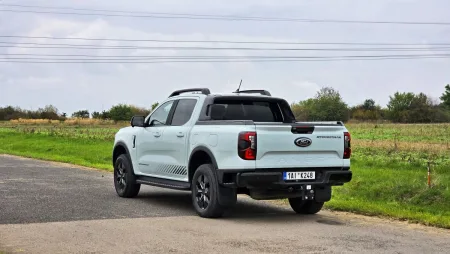 test-ford-ranger-stormtrak-2-3-ecoboost-phev-2025-8