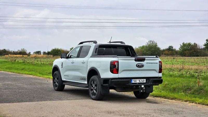 test-ford-ranger-stormtrak-2-3-ecoboost-phev-2025-8