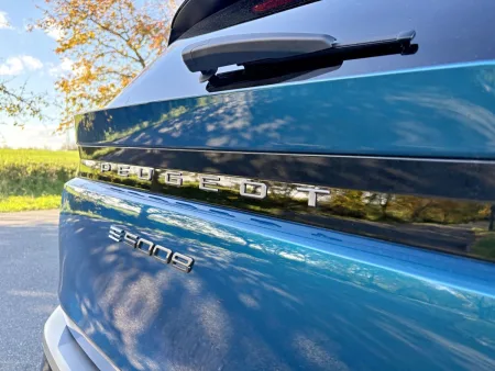 test-peugeot-e-5008-dual-motor-gt-elektromobil-2025-10