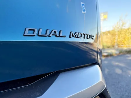 test-peugeot-e-5008-dual-motor-gt-elektromobil-2025-11