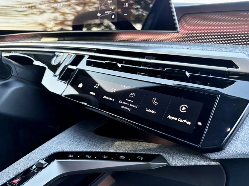 test-peugeot-e-5008-dual-motor-gt-elektromobil-2025-15