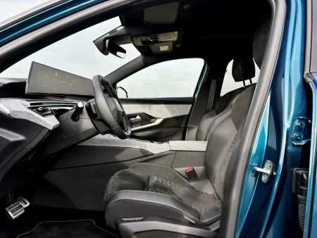 test-peugeot-e-5008-dual-motor-gt-elektromobil-2025-19