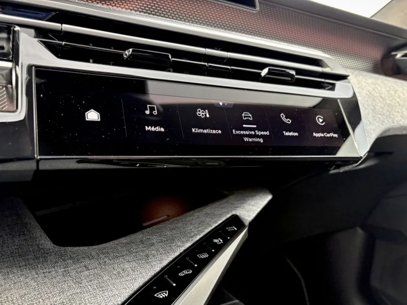 test-peugeot-e-5008-dual-motor-gt-elektromobil-2025-25