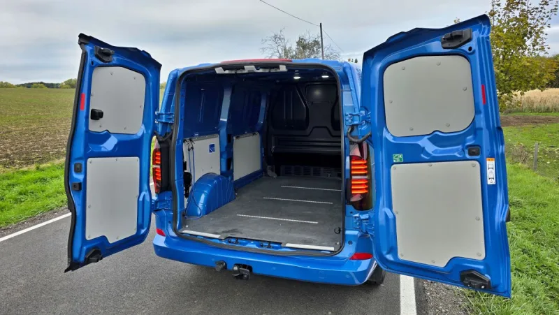 test-volkswagen-transporter-skrin-kr-2-0-tdi-110-kw-2025-25