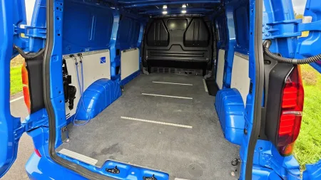 test-volkswagen-transporter-skrin-kr-2-0-tdi-110-kw-2025-26