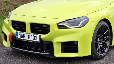 bmw-m2-bez-predniho-znaku