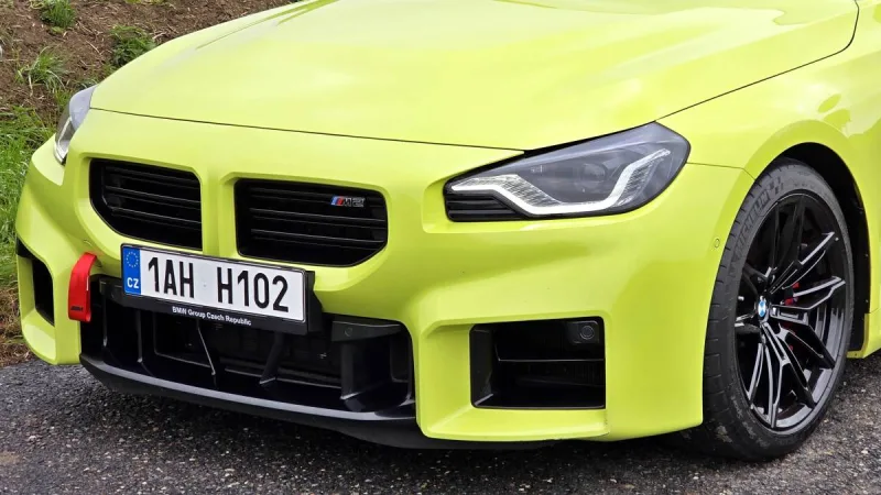 bmw-m2-bez-predniho-znaku