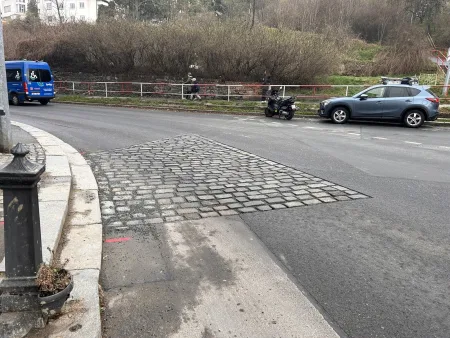 oprava_silnice-dlazebni_kostky