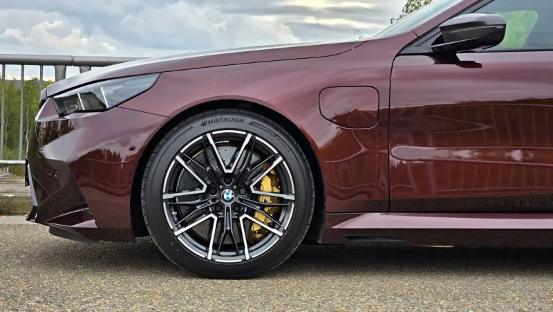 test-bmw-m5-touring-2025-10