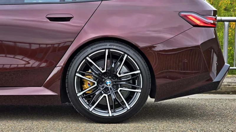 test-bmw-m5-touring-2025-11