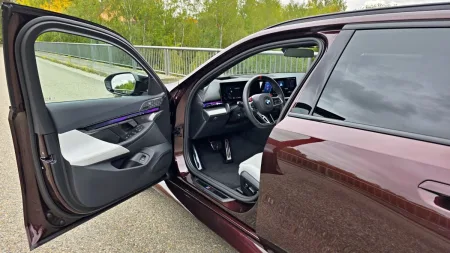 test-bmw-m5-touring-2025-17