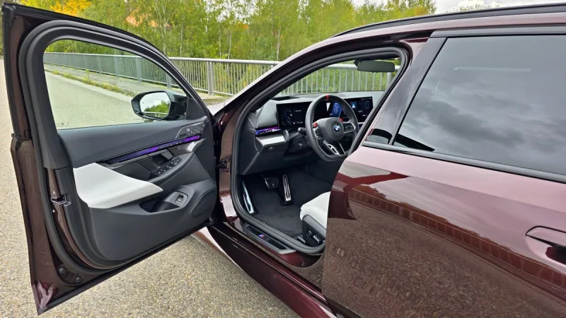 test-bmw-m5-touring-2025-17