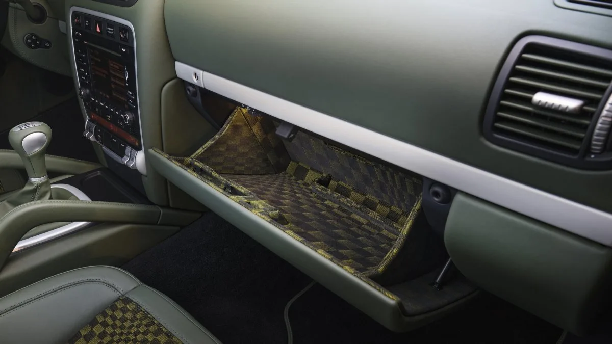 2025-porsche-cayenne-gts-porsche-sonderwunsch-14