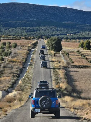 2025-ford-bronco-masia-pelarda-off-road-spanelsko-3