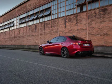 alfa-romeo-giulia-quadrifoglio-collezione-2025-3
