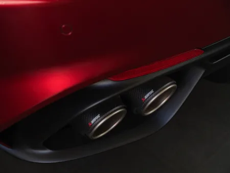 alfa-romeo-giulia-quadrifoglio-collezione-2025-5