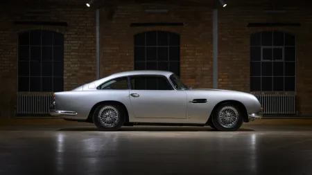 aston-martin-db5-vantage-po-renovaci-3