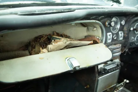 aston-martin-db5-vantage-puvodni-stav-9