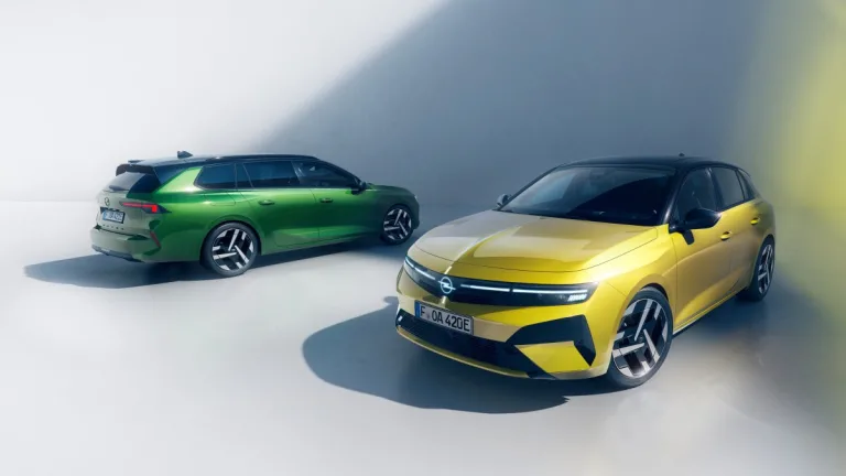 Opel Astra se ukazuje po faceliftu. Má recyklovaný interiér, masážní sedadla a LED Matrix světla z vyšší ligy