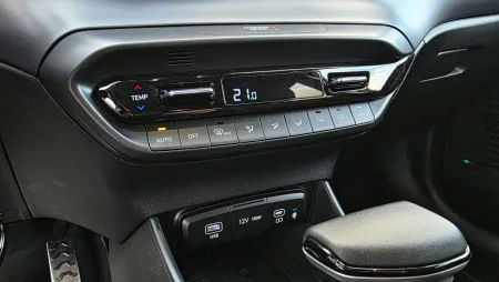 test-hyundai-bayon-1-0-t-gdi-dct-2025-19