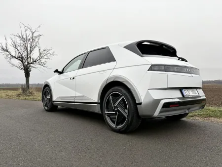 test-hyundai-ioniq-5-power-84-kwh-awd-elektromobil-2025-26