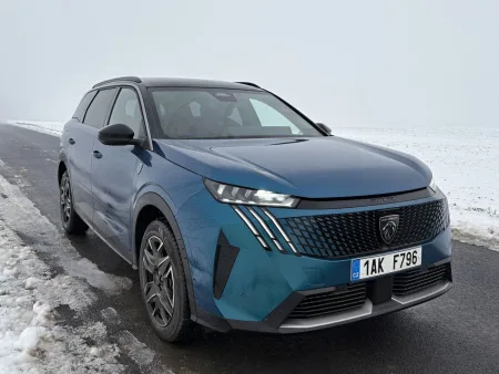 test-peugeot-5008-gt-hybrid-145-e-dcs6-2025-34