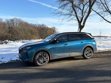 test-peugeot-5008-gt-hybrid-145-e-dcs6-2025-43