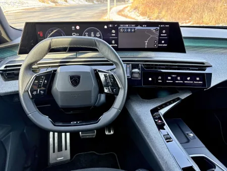 test-peugeot-5008-gt-hybrid-145-e-dcs6-2025-47