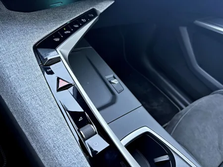 test-peugeot-5008-gt-hybrid-145-e-dcs6-2025-50